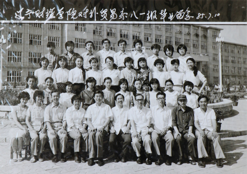 大1981届湖北财经学院对外贸易系毕业留念 (2)_meitu_13.jpg